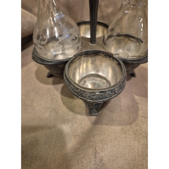 Antique Middletown Quadruple Silverplate Embossed Cruet Condiment Server FLAW - Picture 9 of 16
